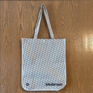 lululemon athletica Gray & Cream Geometric Tote NWOT